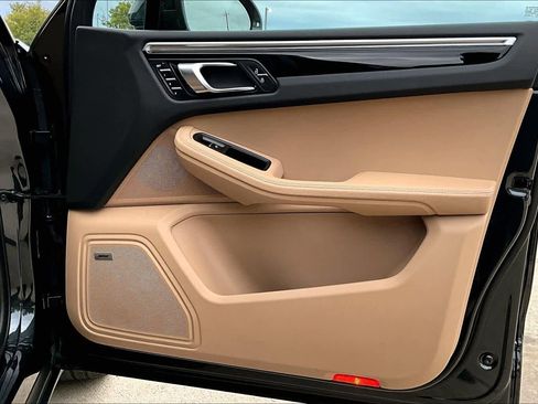 Used 2022 Porsche Macan image 22