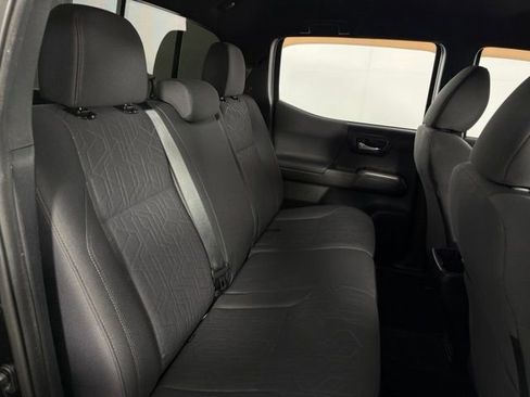 Used 2018 Toyota Tacoma TRD Sport AWD/4WD image 17