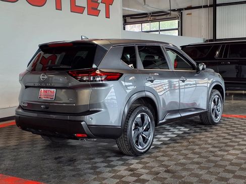 Used 2025 Nissan Rogue SV AWD/4WD image 8