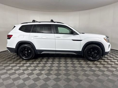 Used 2024 Volkswagen Atlas Peak Edition SE AWD/4WD image 2