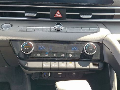 Used 2024 Hyundai Elantra SEL FWD image 15