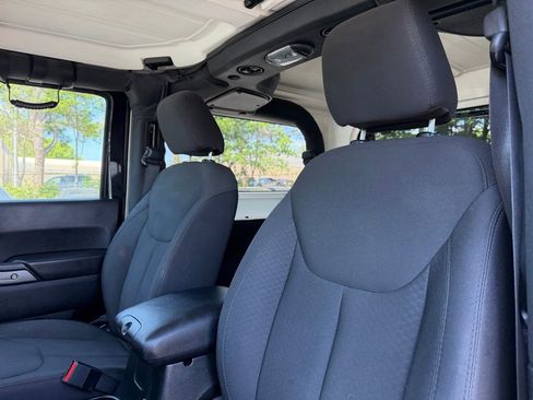 Used 2018 Jeep Wrangler Sport AWD/4WD image 11