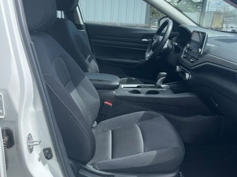 Used 2025 Nissan Altima 2.5 SV FWD image 31