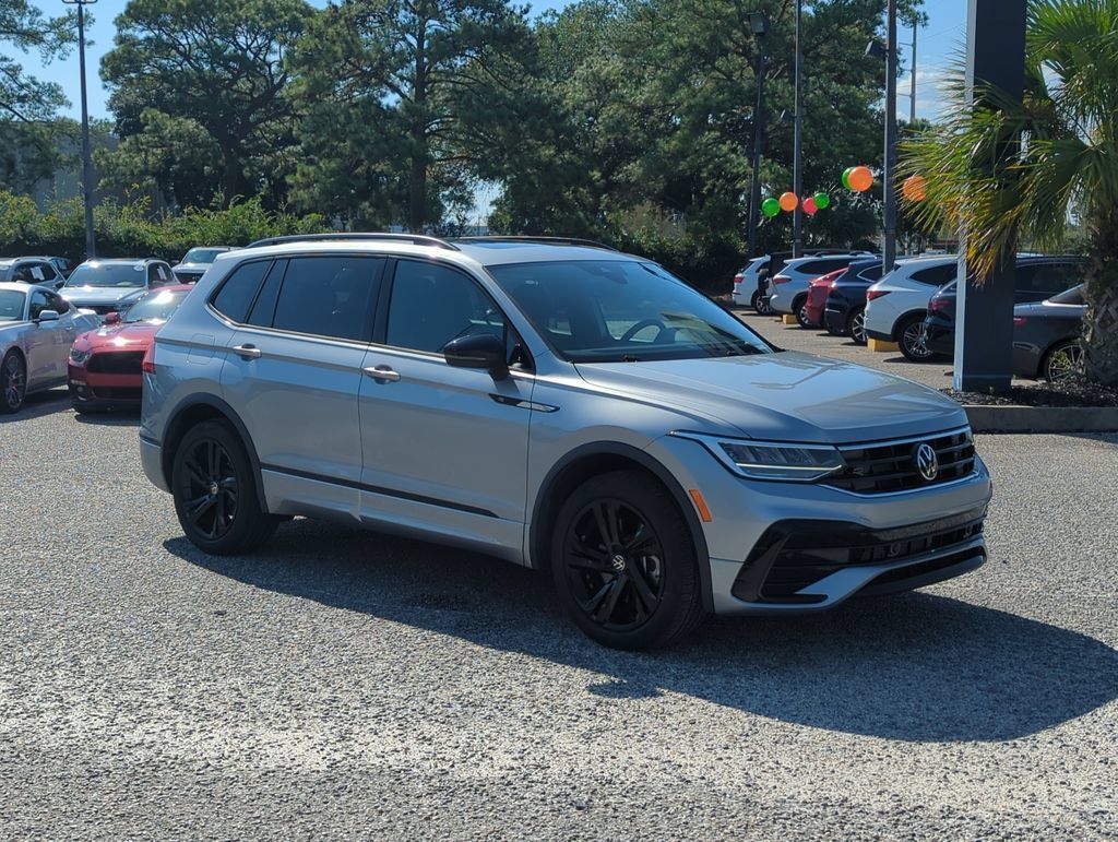 Used 2023 Volkswagen Tiguan SE R-Line FWD image 9