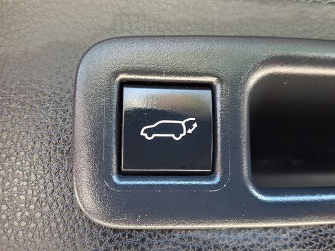 Used 2023 Toyota Highlander XLE FWD image 30