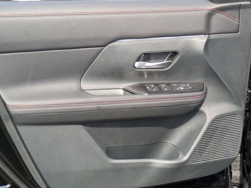 New 2025 Nissan Kicks SR w/ SR Premium Package image 25