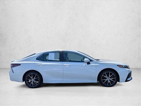 Used 2023 Toyota Camry SE FWD image 4
