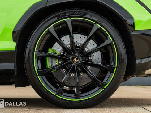 Used 2025 Lamborghini Urus Performante AWD/4WD image 9