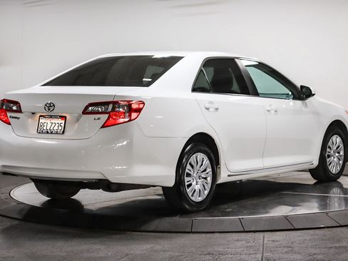 Used 2014 Toyota Camry LE FWD image 4