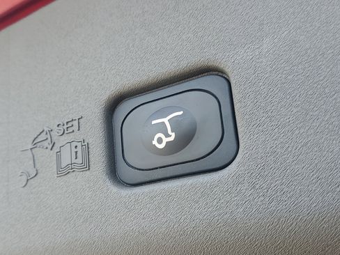 Used 2025 Lincoln Nautilus Premier image 13