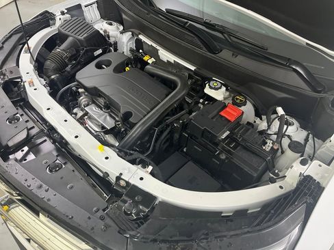 Used 2025 Chevrolet Equinox LT w/ Convenience Package II image 12