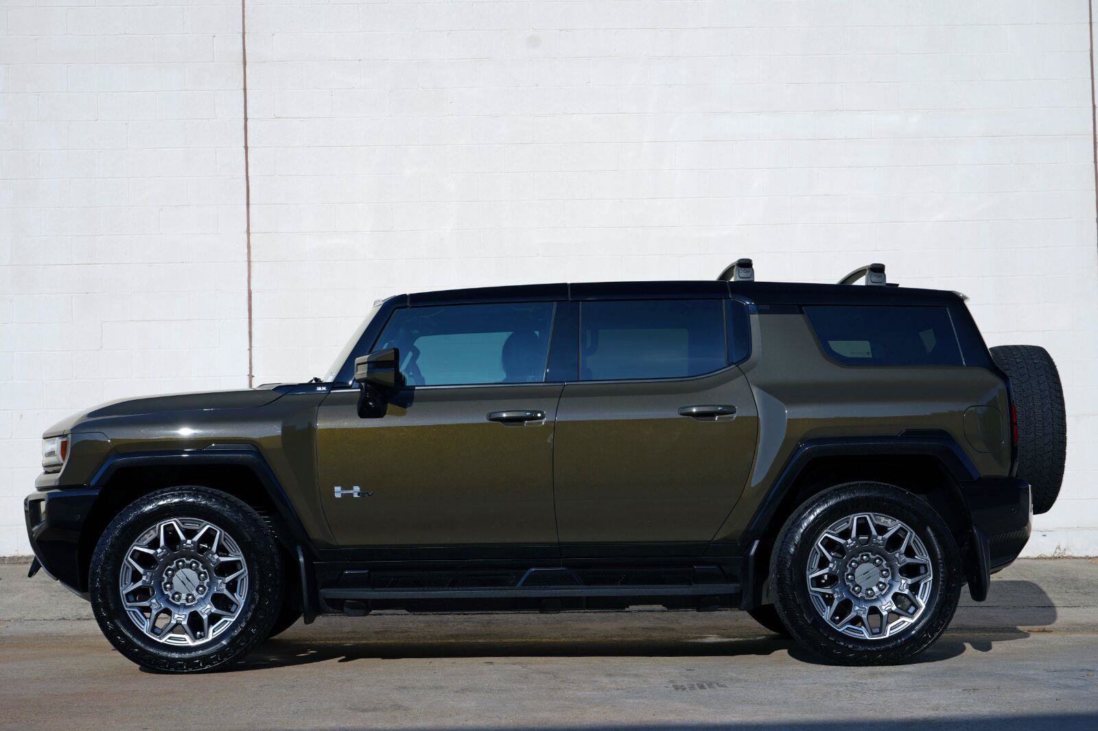 Used 2025 GMC Hummer EV 3X w/ LPO, Roof Cross Rail Package AWD/4WD image 9