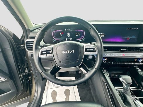Used 2025 Kia Telluride S image 11