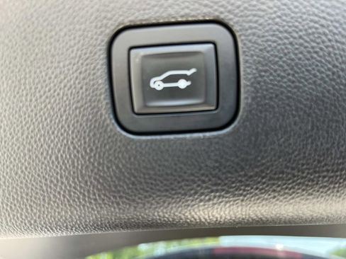 Used 2018 Buick Enclave Premium w/ Experience Buick Package FWD image 22