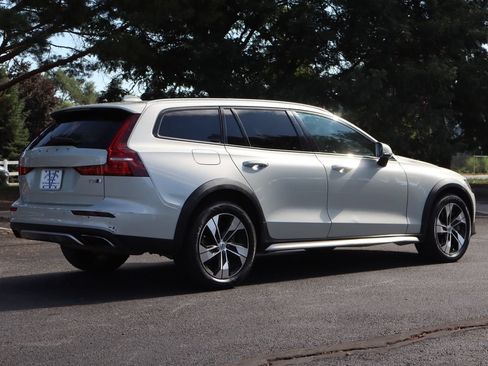 Used 2021 Volvo V60 T5 Cross Country AWD/4WD image 5
