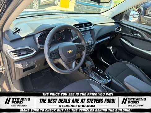 Used 2023 Chevrolet TrailBlazer LT FWD image 16