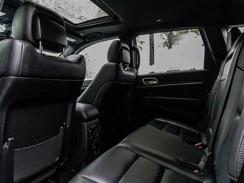 Used 2022 Jeep Grand Cherokee Limited image 24