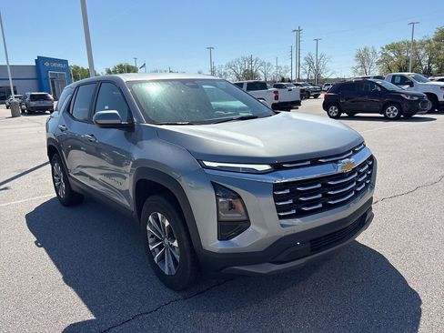 Used 2026 Chevrolet Equinox LT FWD image 3