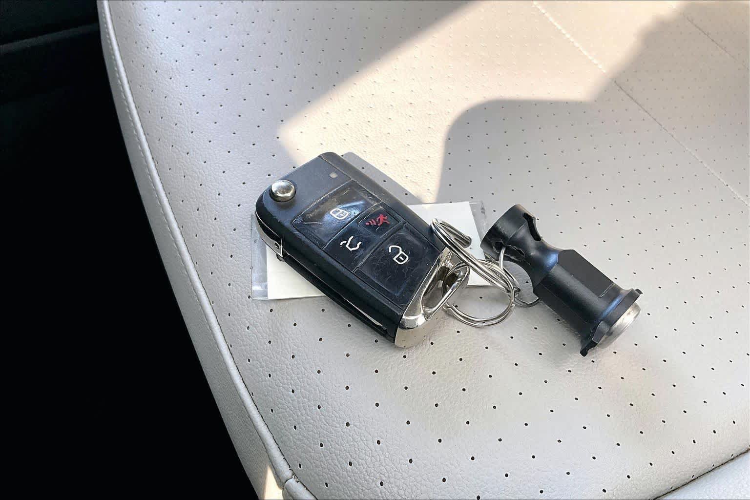 Used 2018 Volkswagen Tiguan SE FWD image 14