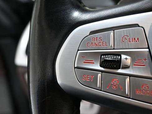 Used 2020 BMW 740i xDrive w/ Premium Package image 31