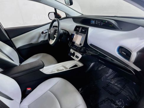 Used 2017 Toyota Prius Four FWD image 28