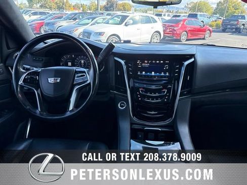 Used 2019 Cadillac Escalade ESV Platinum AWD/4WD image 17