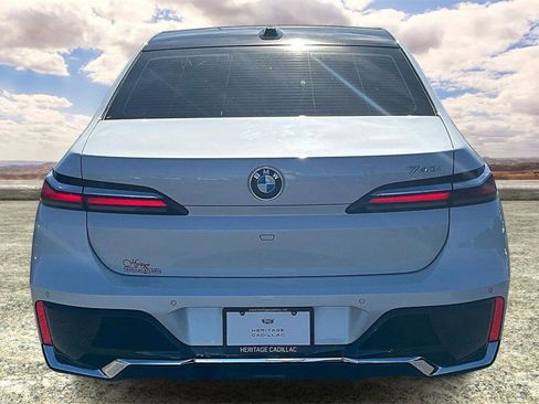 Used 2023 BMW 740i image 6