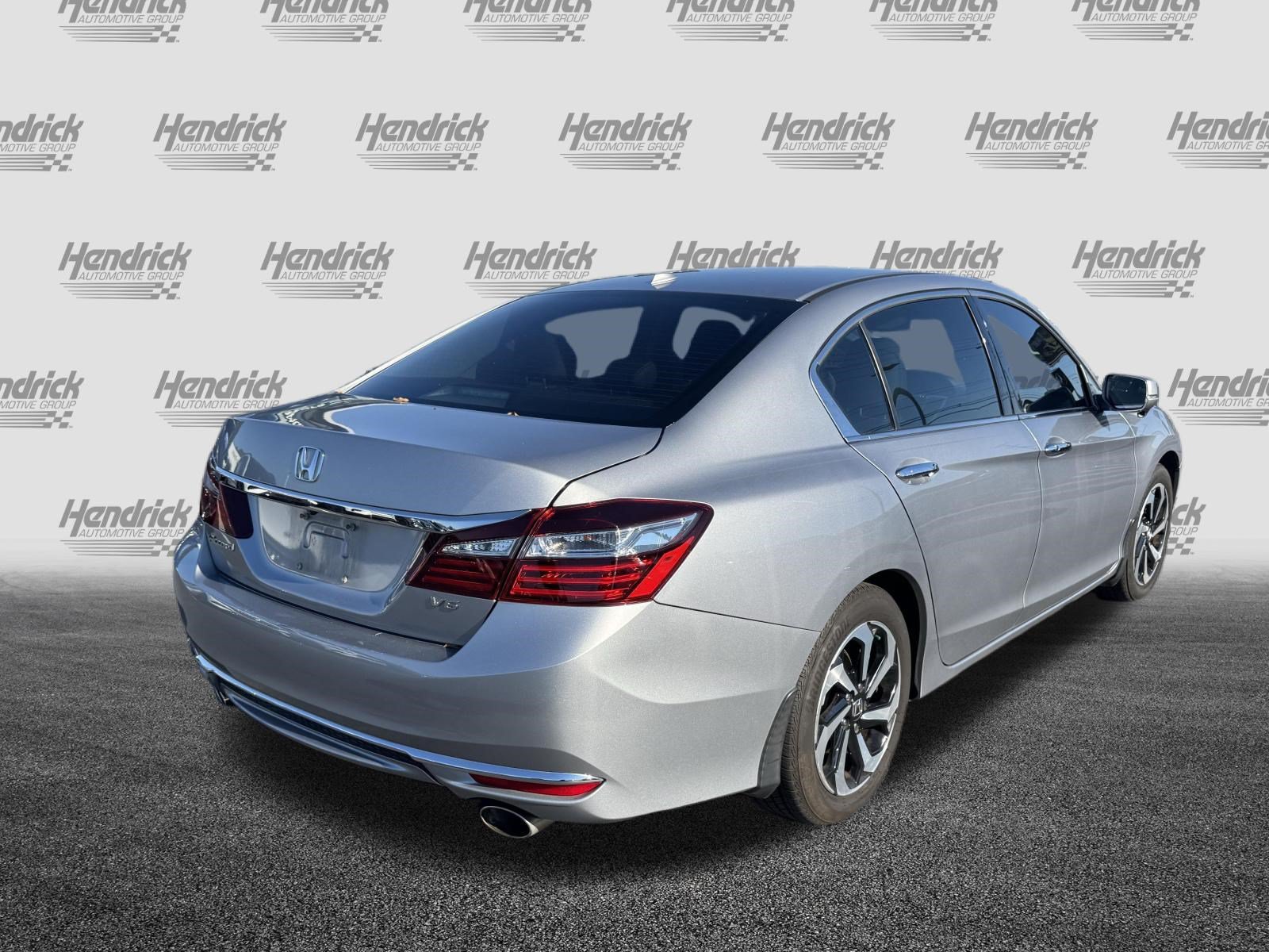 Used 2017 Honda Accord EX-L image 8