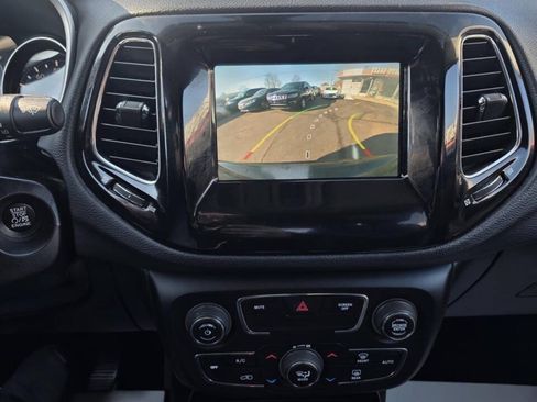 Used 2019 Jeep Compass Latitude FWD image 13