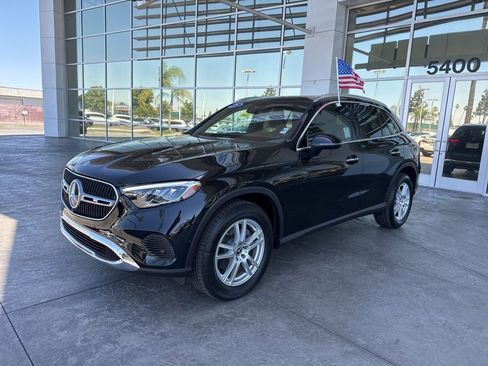 Used 2025 Mercedes-Benz GLC 300 image 1