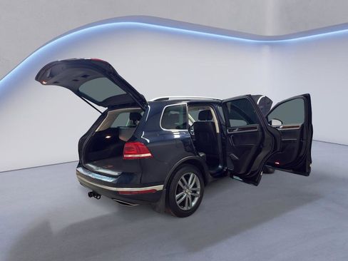 Used 2016 Volkswagen Touareg TDI AWD/4WD image 12