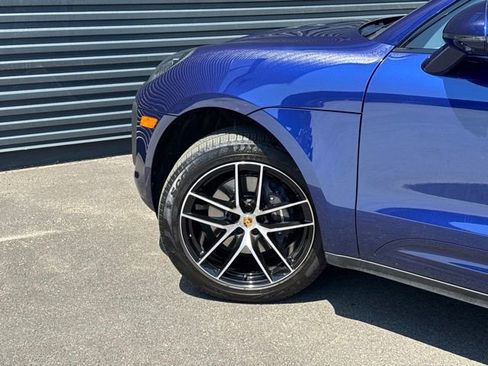 Certified 2026 Porsche Macan AWD/4WD image 12