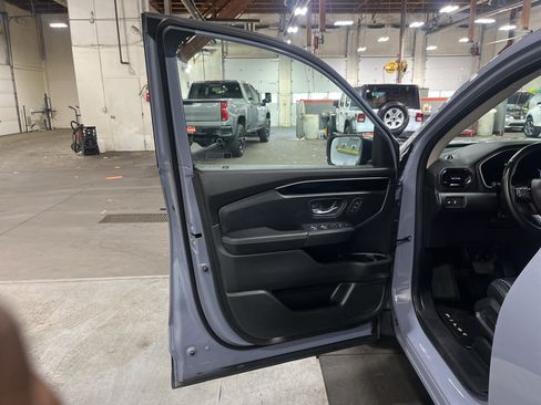 Used 2025 Honda Pilot Touring image 18
