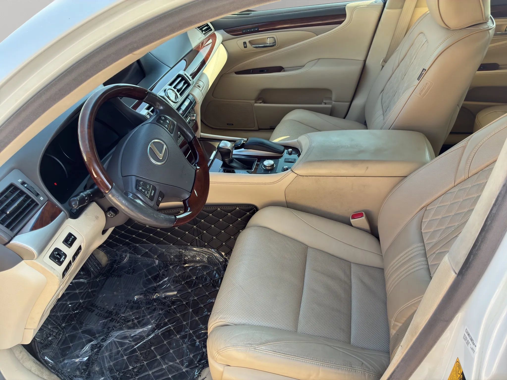 Used 2013 Lexus LS 460 AWD w/ Comfort Pkg image 9