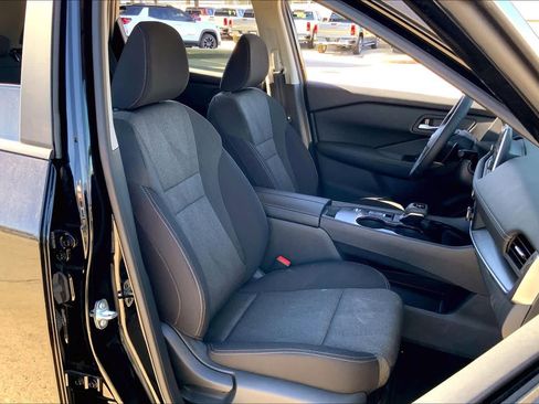 Used 2026 Nissan Rogue SV image 8