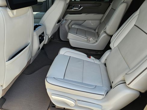 Used 2025 GMC Yukon XL Denali w/ Denali Reserve Package AWD/4WD image 32