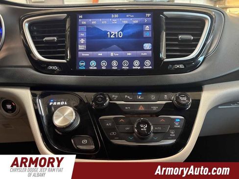 Used 2020 Chrysler Pacifica Touring-L Plus image 16