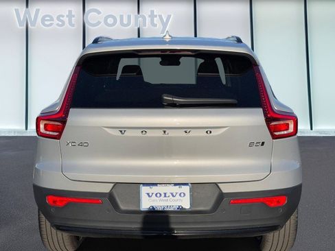 Certified 2025 Volvo XC40 B5 Plus image 6