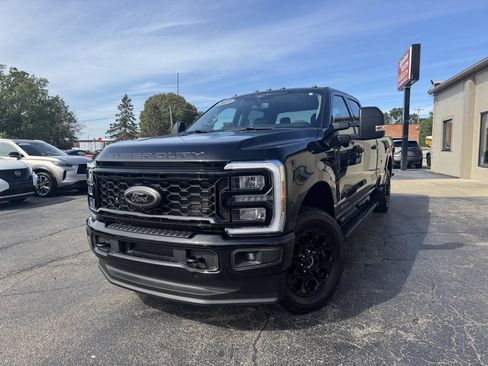Used 2025 Ford F250 XLT w/ Black Appearance Package AWD/4WD image 2