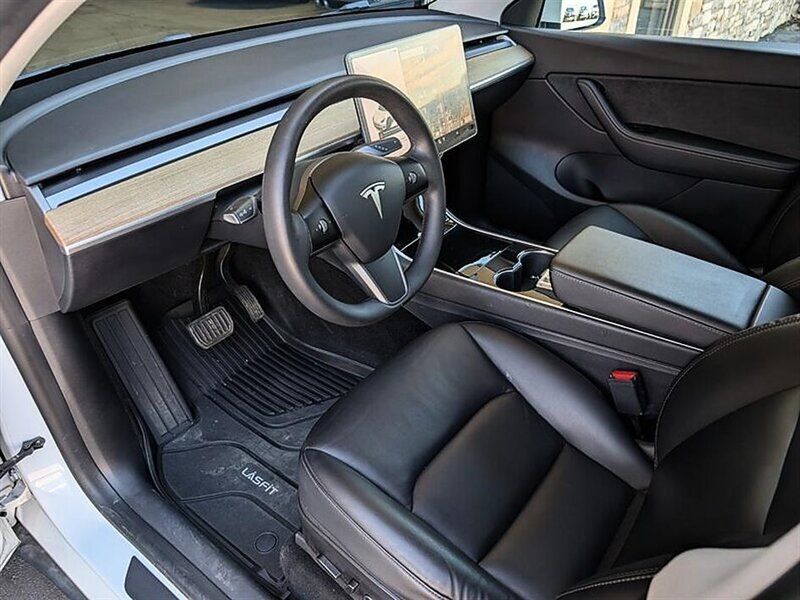 Used 2021 Tesla Model Y Long Range AWD/4WD image 2
