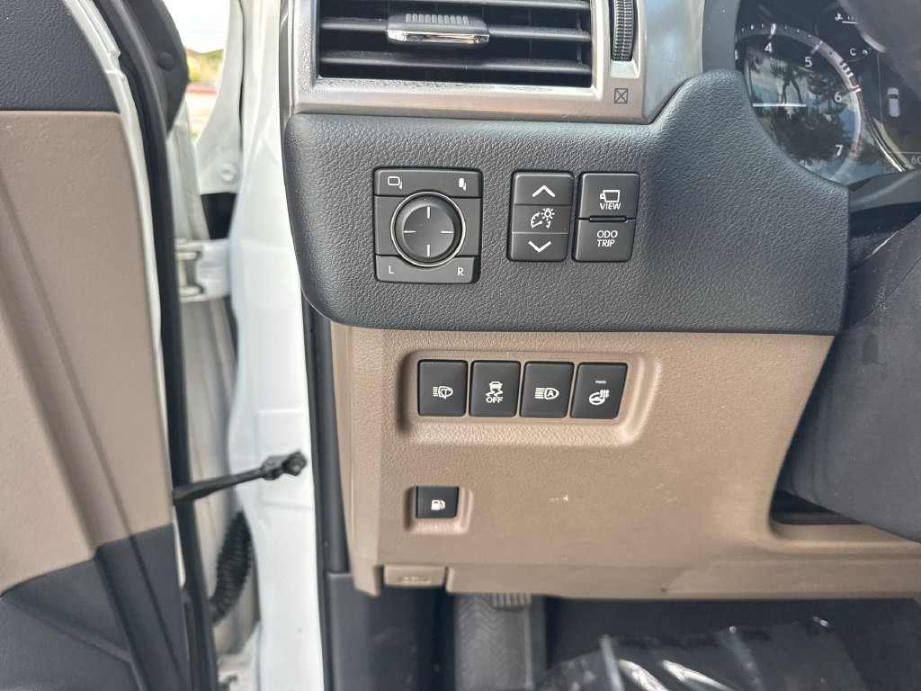 Used 2023 Lexus GX 460 Luxury w/ Accessory Package AWD/4WD image 56