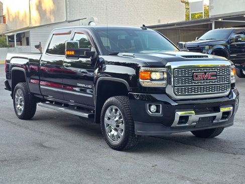 Used 2019 GMC Sierra 2500 Denali AWD/4WD image 9