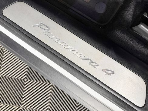Used 2017 Porsche Panamera 4 AWD/4WD image 37