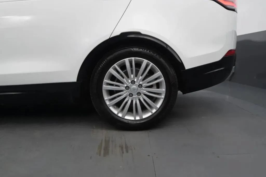 Used 2020 Land Rover Discovery Landmark AWD/4WD image 14