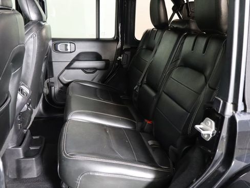 Used 2022 Jeep Wrangler Unlimited Sahara w/ Cold Weather Group AWD/4WD image 16