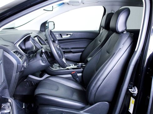 Used 2018 Ford Edge Titanium w/ Equipment Group 302A AWD/4WD image 12