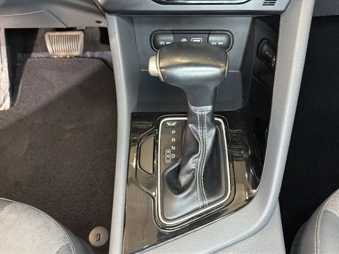 Used 2017 Kia Niro EX FWD image 23