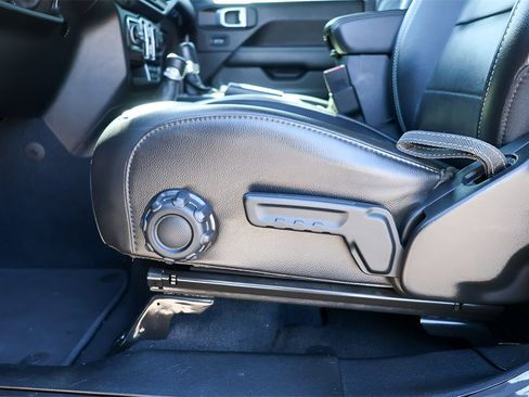 Used 2020 Jeep Wrangler Unlimited Sahara image 20