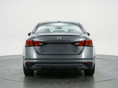Used 2025 Nissan Altima 2.5 SV FWD image 7