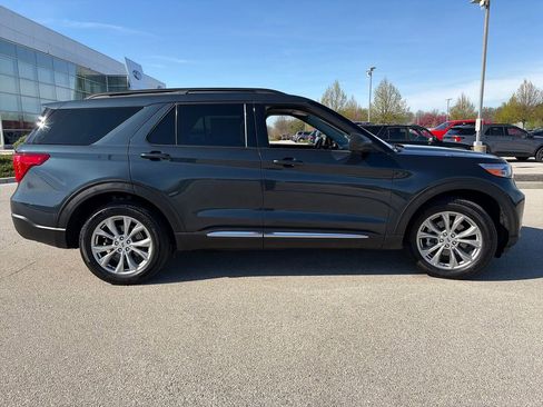 Used 2023 Ford Explorer XLT w/ Equipment Group 202A image 8
